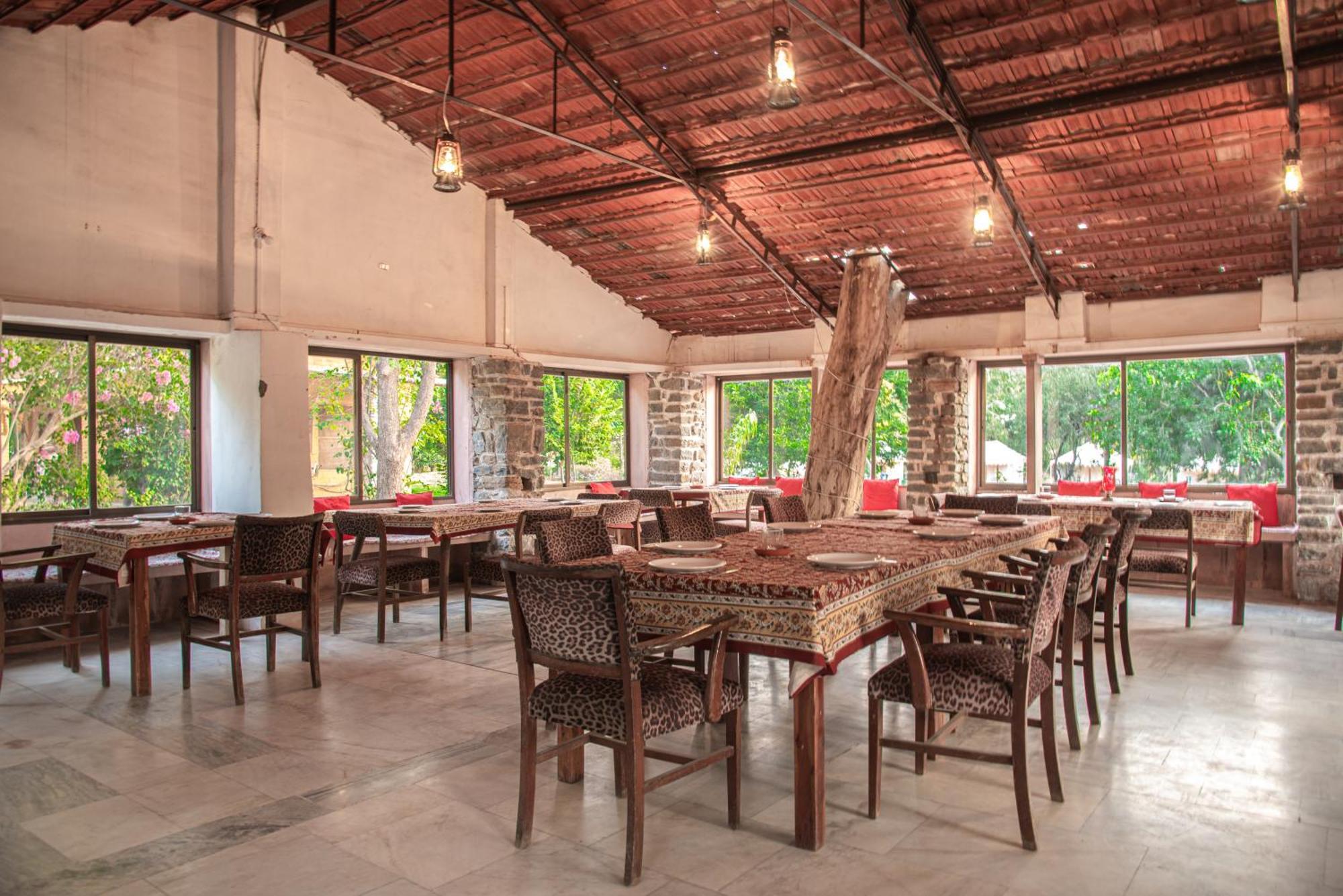 Shivika Lake Hotel Ranakpur Sādri Esterno foto